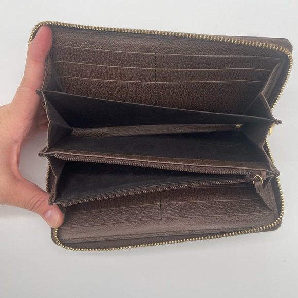 Authentic Gucci Zip Around Wallet - Picture 9 of 9